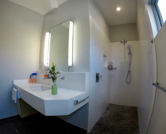 King bedroom bathroom